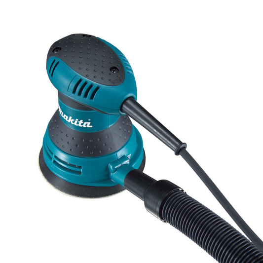 Lijadora roto orbital Makita BO5030 - detalle de la base y el disco