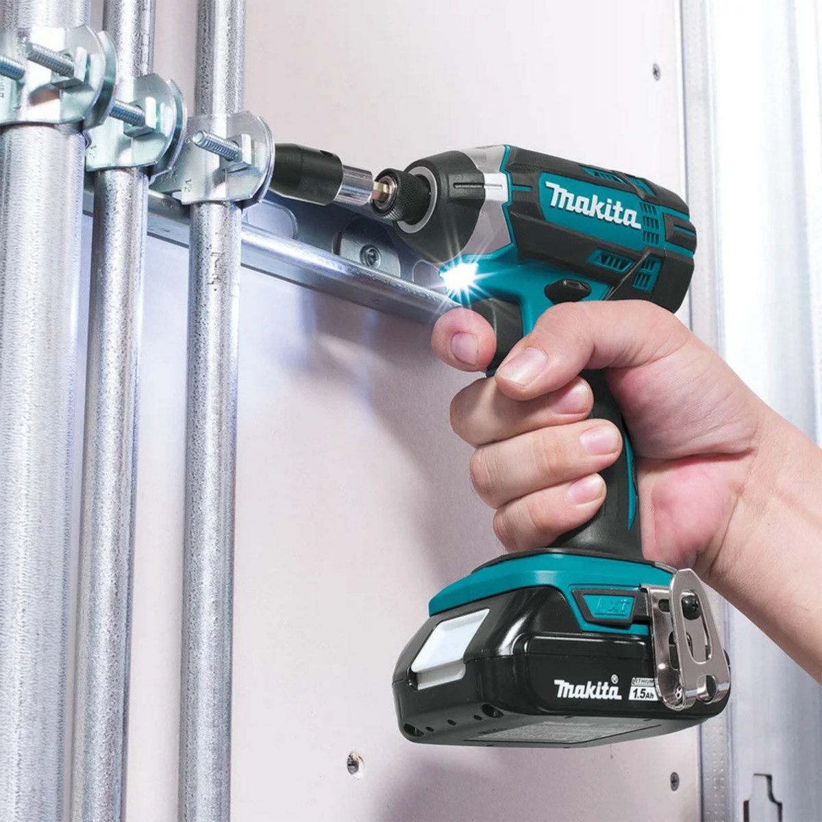 Combo Makita DLX2142SY 18V - contenido completo del kit