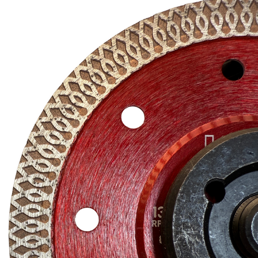 Disco diamantado para porcelanato 4.1/2 pulgadas BMK - detalle del borde continuo