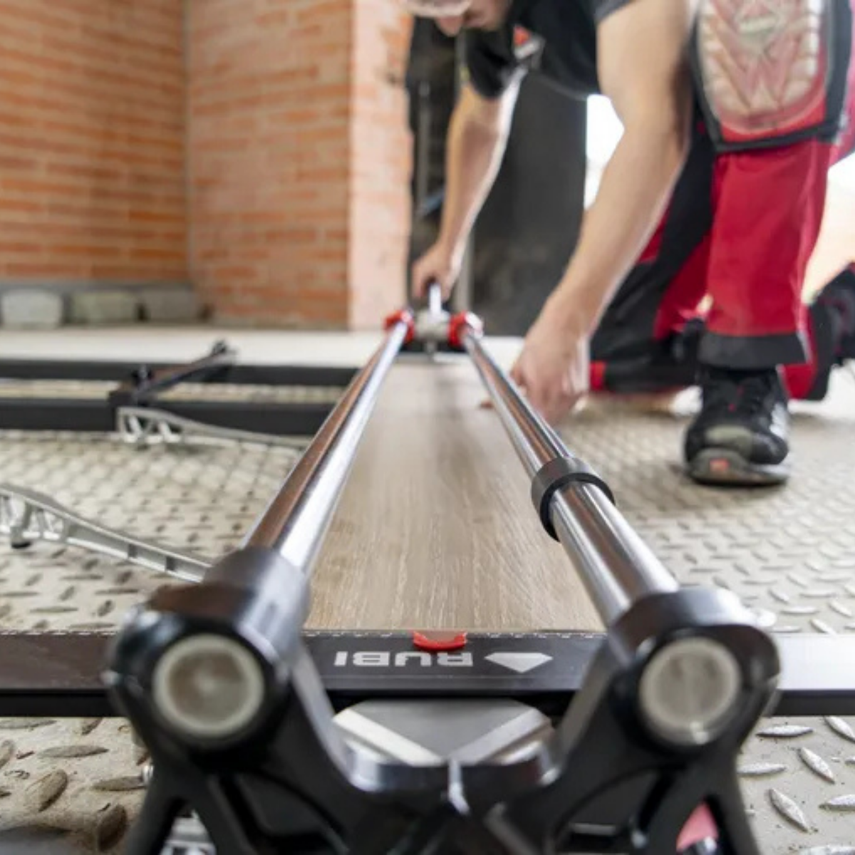 Cortadora RUBI HIT-1200 PLUS - cortando baldosa cerámica