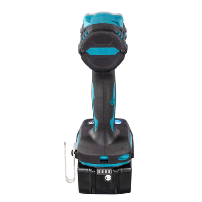 Llave de impacto Makita DTW301 - apretando tuercas de rueda